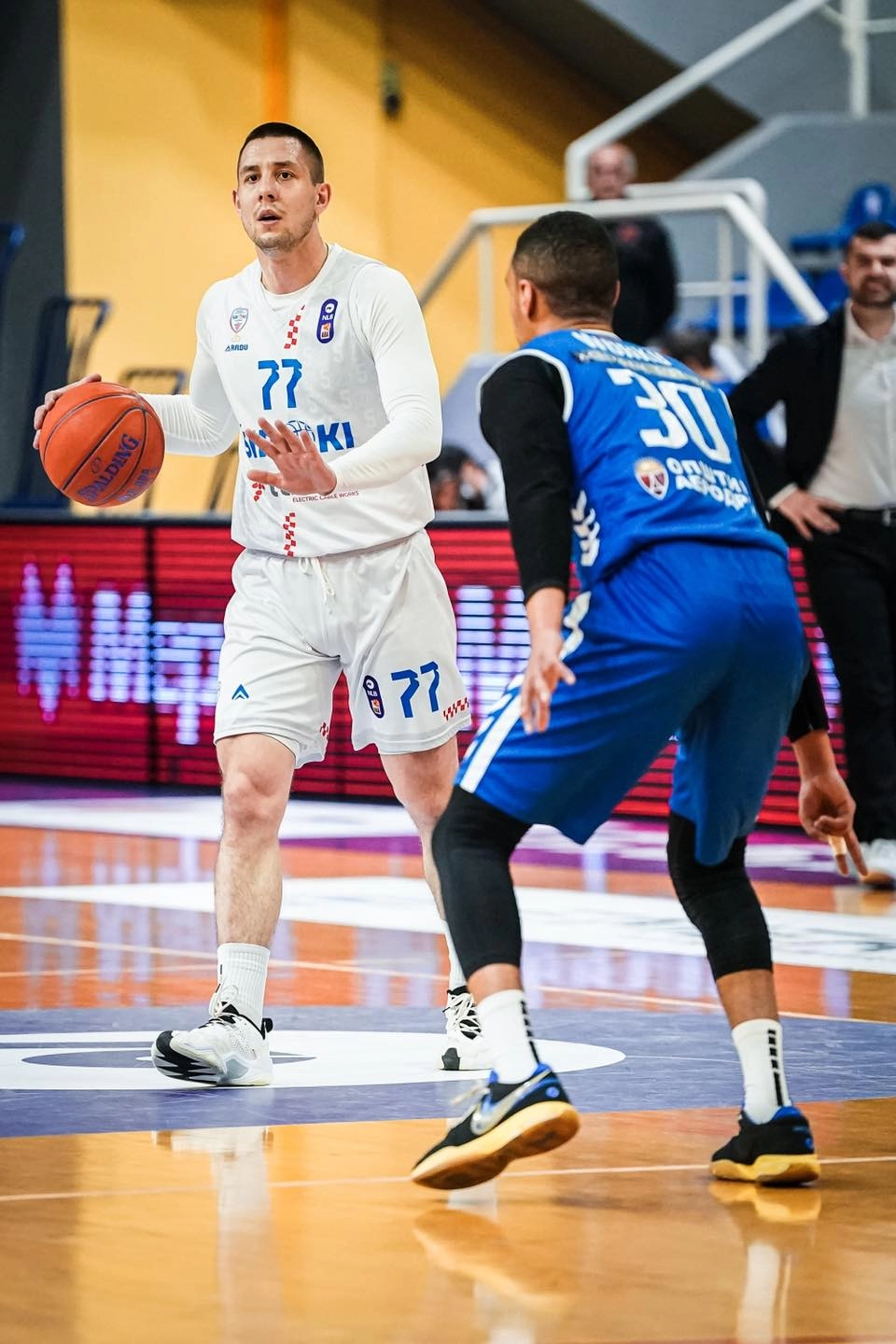 Široki siguran protiv Borca
